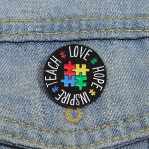 Autisme Professeur des épingles d'émail enseigne accepter Accepter Comprendre Love Brooches Badge Rainbow Picture Puzzle Puzzle pour l'autisme