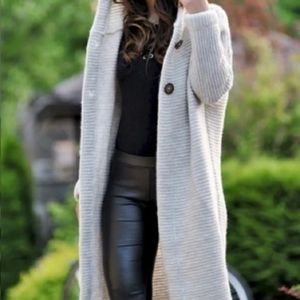 Automne et hiver femmes à capuche bouton solide moyen filetage à manches longues pull tricoté Cardigan manteau mode décontracté hauts 240104