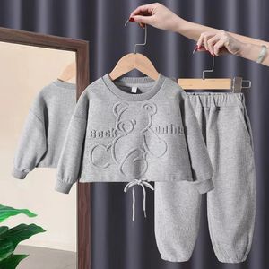 Automne Baby Girl Clothes Set Cartoon Bear Pullover Top et Pant 2 pièces Set Children Girls Sweatshirt Optifits Tracksuit 240218