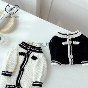 Botones de invierno de otoño Sweater Knit Sweater Pet Ropa de perla Caliente Pearl Jacket Cat Dog Chaqueta Luxury Schnauzer Teddy Suministros de mascotas HKD230812