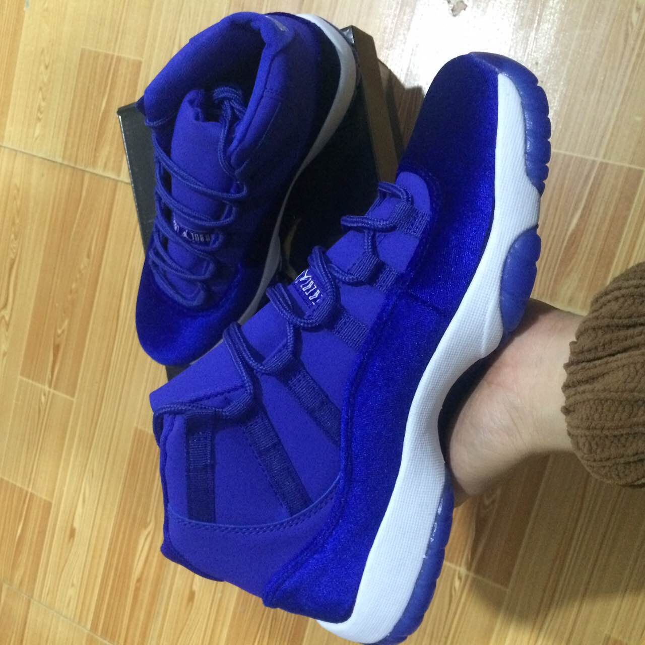 women's royal blue basketball shoes