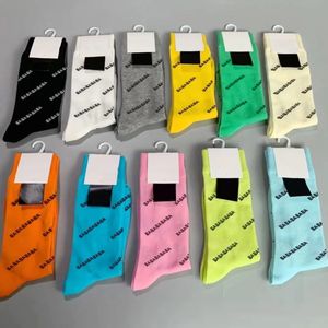 BABA Letras Calcetines altos para hombres Mujeres Calcetines de algodón puro multicolores Correr Casual Transpirable Baloncesto Fútbol Venta al por mayor Colores clásicos