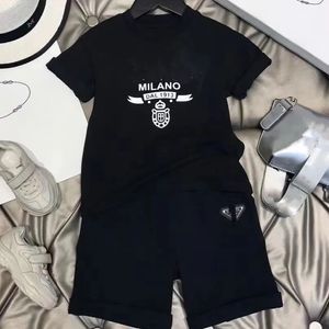 ropa de ropa para bebés juegos de ropa 2022ss niños camiseta de manga corta para niños + pantalones cortos estampados de traje de traje x yayoi kusama boys ropa algodón talla blanca blanca