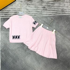 Baby Girls Designer Robe Set Kids Luxury Pink Robe Letter Clothing Set Summer Sticle Cleeve Costumes Fille Jupe courte Ensemble de jupe en tricot Dhgate