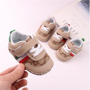 Chaussures simples pour bébé, sac cousu à la main, chaussures de marche antidérapantes et résistantes à l'usure, à semelle souple, printemps