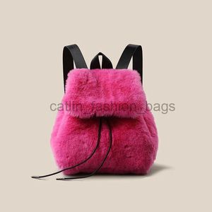 Estilo de mochila Mochila plisada de moda adecuada para diseñadoras Mochila de felpa suave rosa adecuada para invierno de piel joven wocatlin_fashion_bags