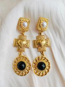 Boucles d'oreilles Backs Fashion People Light Luxury Tempérament vintage Clip d'oreille High-Grad Orec Orecchi