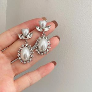 Pendientes traseros Retro francés Luz de luna Perlas barrocas Clips para las orejas Temperamento Vitnage Perla Rhinestones Clip sin piercing Mujeres