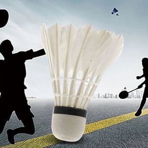 Volants de badminton 13612pcs Outils de sport de balle de haute qualité Tête en mousse durable Texture douce Raquette de badminton Plume d'oie de badminton 230606