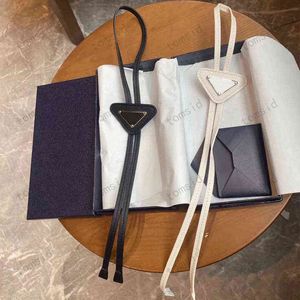 bai cheng Con caja para mujer Diseñadores para hombre Corbatas de moda Corbata de cuero Arco para hombres y mujeres Patrón de marca Letras Corbatas Corbatas de color sólido