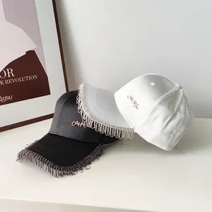 Tapas de bolas Diseñador Cristal Tassels Capilla de béisbol para mujeres Temperamento de gracia Material de satén Smed Outing Sunshade Visor