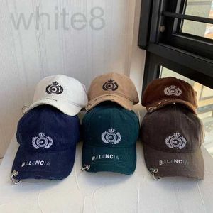 Diseñador de gorras de béisbol Nueva familia B lengua de pato sombrero graffiti bordado pequeño borde roto gorra de béisbol moda versátil pareja de ocio Sun Visor Hat hombres y mujeres BU8X