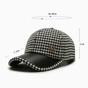 Gorras de bola Sombrero Otoño Invierno Negro Hebilla de metal ajustable Pu Cuero Brim Houndstooth Gorra de béisbol Cara Estilo coreano