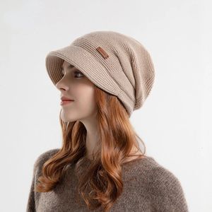 Gorras de bola Invierno Pila de felpa Sombrero para mujer Cubierta de calor al aire libre Protección de oído de ala ancha Postparto de moda 231027