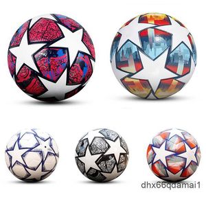 Balls Pro Soccer Ball Tamaño oficial 5 Desgaste de tres capas Resistente Durable Suave PU Cuero Sin costuras Equipo Partido Grupo Entrenamiento Juego Juego 230307 P7J5