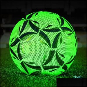 Estilo de pelotas Fútbol brillante Luz nocturna reflectante Tamaño 4 5 Pu Bola antideslizante Adt y entrenamiento para niños Entrega directa