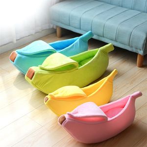 Cama para gatos en forma de plátano Casa Cálida y acogedora Cojín para cachorros Perrera Portátil Suave Sofá para mascotas Lindo Saco de dormir Cesta divertida para gatos Perros LJ200918