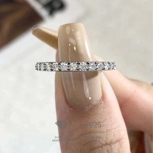 Anneaux de bande Diamondworld Luxury Real Moissanite Diamond Carte Womens Empilable Ring 925 Silver Silver Eternal Wedding Bijoux J240410