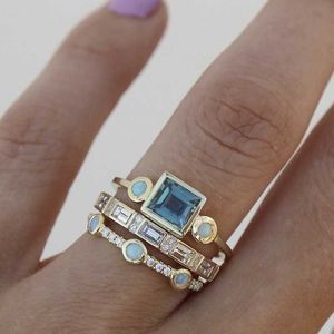 Anillos de banda Exquisito color oro anillo de moda para las mujeres de lujo con incrustaciones de mar azul circón piedras anillos de boda conjunto joyería de compromiso nupcial G230213