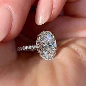 Band anneaux Huitan Oval Finger Ring Band Dazzling Brilliant Cz Stone Four Prong Setting Classic Wedding Anniversary Gift For Wife Girlfriend J230817