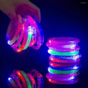 Bracelet de 15pcs LED LED Up Bracelets a néon brillant des bracelets lumineux brillants dans la fête sombre fournit des enfants adultes arm