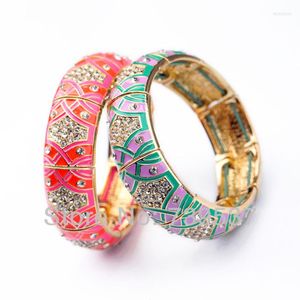 Brazalete B00194 Patrón de esmalte de aleación de color dorado para mujer de gran cantidad en dos tonos