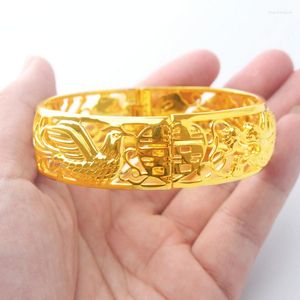 Brazalete Moda 24K Color oro 60MM Pulseras grandes Ruso Runway Sideway tallado para hombres Mujeres Venta Joyería de mujer