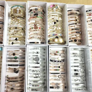 Bracelet Bracelet de haute qualité Marque de luxe Lot mixte en gros de 5 pièces de produits mélangés prix plancher Argent Amour Bijoux Femmes Hommes Bracelets