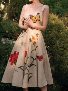 Robes décontractées de base 2024 Une ligne nouvelle mode papillon fleur imprimé vintage robe de piste pour les femmes sexy spaghetti sangle taille mince robes robes