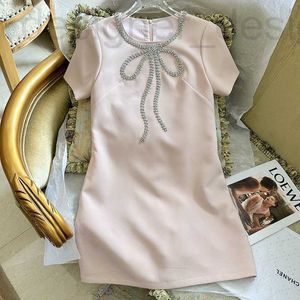 Robes décontractées de base marque de créateur Miu robe rose à manches courtes avec un nœud en diamant fait à la main, jupe trapèze, robe slim fit mondaine, nouveau style d'été WEQ8