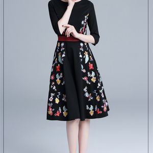 Vestidos casuales básicos Invierno Navidad Vintage Vestido de fiesta negro Mujeres Runway Diseñador Floral Bordado Otoño Ropa XXL 210520