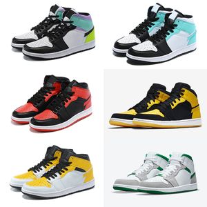 Chaussures de basket 1 Mid Cut Jumpman 1s Sneakers Hommes Femmes SE Black Cat Panda Chicago Light Smoke Grey White Racer Blue Flat Walking Trainers Classic Mens Sports Shoes