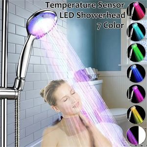 Pommeaux de douche de salle de bain LED 7 couleurs pomme de douche haute pression eau lueur lumière colorée changeante LED lumière de douche accessoires de salle de bain pomme de douche 231013