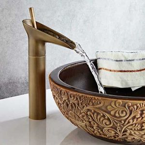 Grifos para lavabo de baño, grifo para lavabo de baño, grifo de cascada de latón antiguo europeo, acabado en bronce, mezclador de agua fría y caliente, grúa para bañera