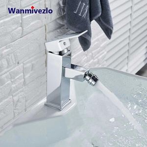 Grifos de lavabo de baño grifo cromado cuenca de ducha de ducha de un solo mango de agua fría batidora de agua giratoria broteo inodoro