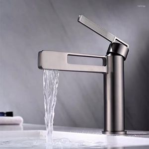 Usine de robinets de lavabo de salle de bain en gros tout en cuivre pistolet gris projet monotrou Solution globale robinet de bassin