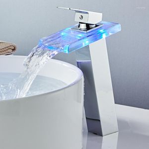 Robinets d'évier de salle de bains Robinet de cascade moderne Robinet de lavabo à LED Robinet de lavabo en laiton Température Couleurs Changement Mélangeur Tap1