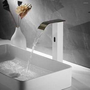 Robinets de lavabo de salle de bain capteur intelligent cascade bassin WhiteGold robinet automatique 2023 arrivée sans contact froid