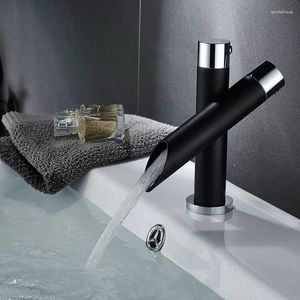Robinets de lavabo de salle de bain vidrique robinet noir pipe gratuit créatif de bain froid cascade cascade en laiton uk mixeur de bassin moderne