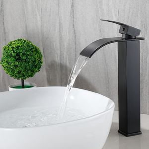 Salle de bain Waterfall Robinet noir / chromé de salle de bain robinet Hotcold Water Mixer Tap Deck Mounted Washbasin Taps