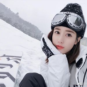 Beanie/Gorras de calavera Gafas de invierno Sombrero Gorra de esquí Mujer Otoño y piloto Tejido de lana Tidal Net Rojo Scot22
