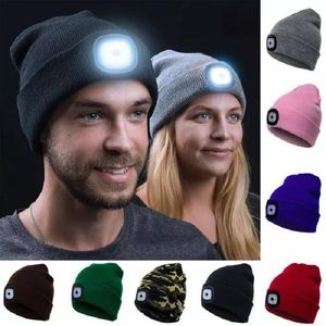 BeanieSkull Caps Gorros para hombre Sombrero de punto sólido con iluminación LED Estilo HipHop Boinas Gorros de lana cálidos portátiles Mujer Venta al por mayor 230421