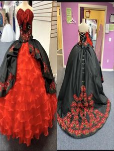 Hermosas flores florales negras y rojas Vestidos de quinceañera Charro mexicano Vestido de fiesta de satén con cuentas de cristal Vestido de Swe1604538