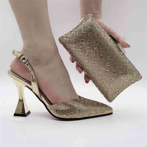 Hermosos zapatos italianos de tacones altos con bolsos de embrague a juego Mujeres africanas y conjunto de bolsos para fiesta de fiesta Sandalia de verano C211-2 210824