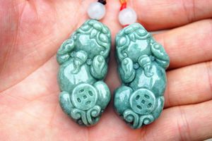 Beau jade vert naturel (champ bleu), sculpté à la main - fine sculpture d'argent, une paire (amoureux). Pendentif collier talisman.