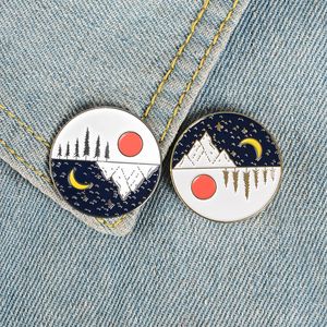 Belle broche de paysage Lever de la lune lever de l'horizon épingles en émail Star Mountain Broches Round Lapel pin badges Shirt bag jewelry gift for women