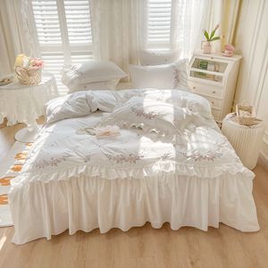 Ensembles de literie 100% coton coréen princesse blanc ensembles de literie à volants couvre-lit fleur brodé housse de couette jupe de lit taies d'oreiller textile à la maison 230504