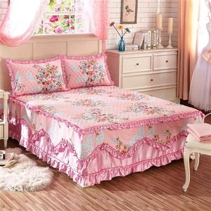 Juegos de cama 100% algodón acolchado tamaño queen doble falda de cama con sábana de goma funda de almohada de estilo coreano conjunto 231026