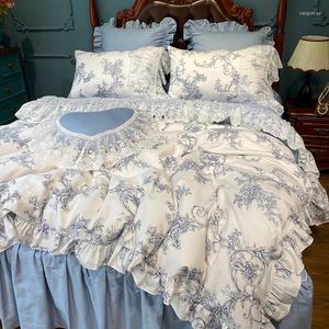 Juegos de cama Chic Azul Blanco Romántico Shabby Ruffle Lace Funda nórdica Set 4/7pcs Algodón Ultra Soft Bedskirt Fundas de almohada