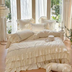 Ensembles de literie en coton Chic jupe à gâteau beige couvercle pour la broderie de chambre à coucher pour filles